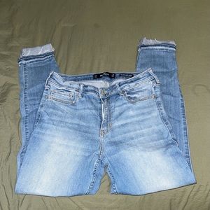 Hollister woman jeans size 9 short
